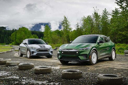 Potencia Todoterreno de Camioneta SUV Eléctrica Ford Mustang MachE 2025